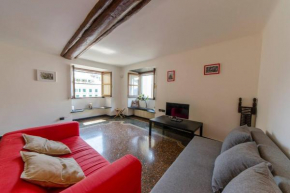 ALTIDO Colorful Flat for 5 close to Piazza De Ferrari Genova